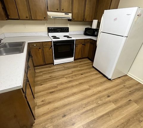 5th image of 307 N Main St #20