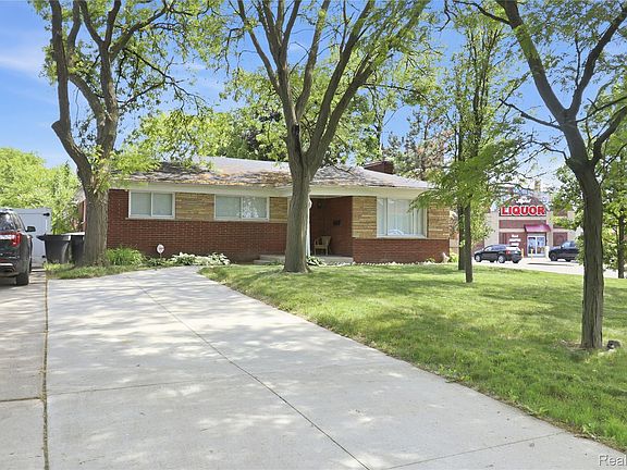 3rd image of 2555 W Boston Blvd