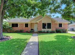 1818 Winding Creek Dr, Pearland, TX 77581