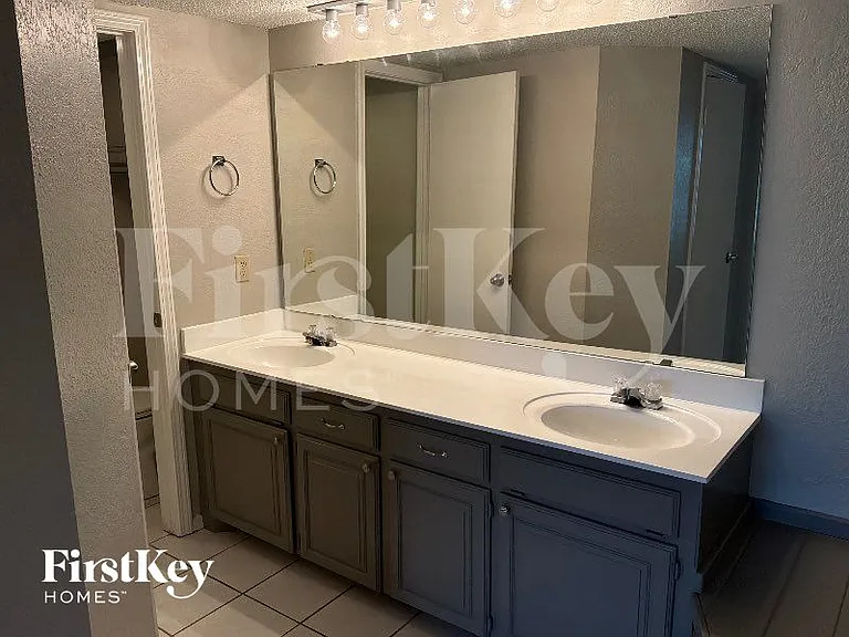 1008 Sennybridge Dr — Photo 10
