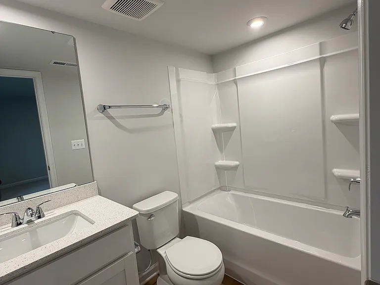 130 Saxon St — Photo 23