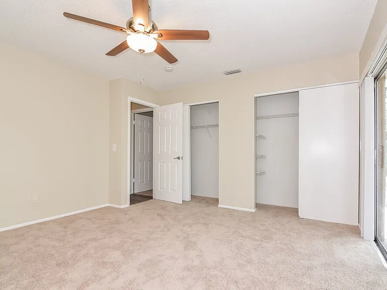 2451 Glenview Dr — Photo 9