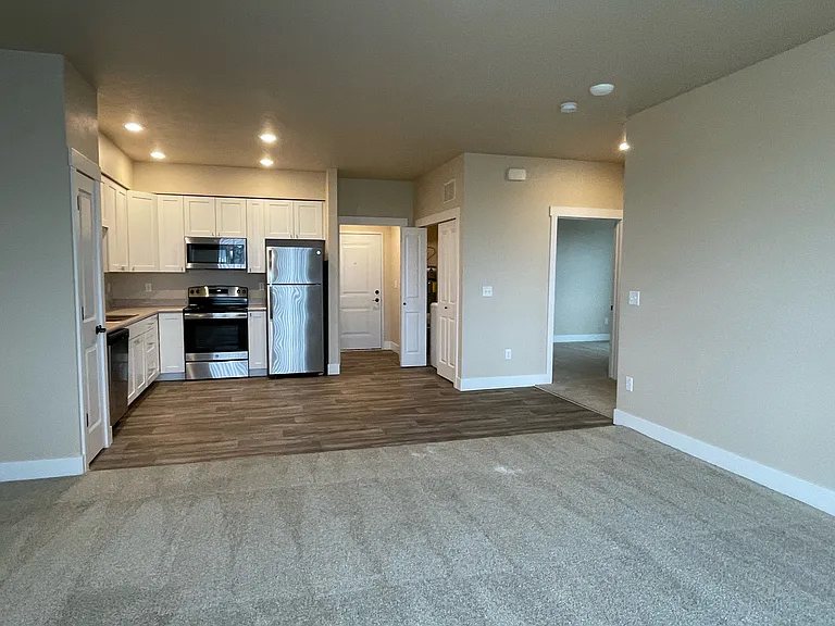 Princess suite 
978 SQ. FT. 
2 bed 1 bath
Kitchen and Living room