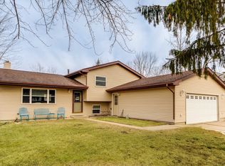 534 White Birch Rd, Lindenhurst, IL 60046