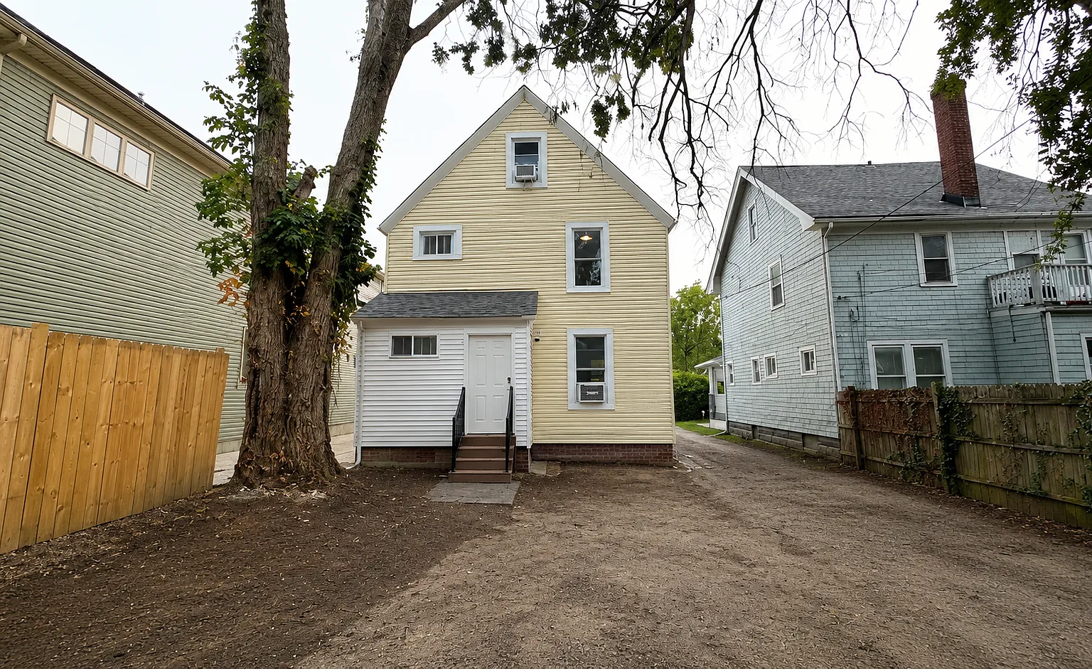 4 bed, 1.5 bath, 1792 sqft, $1,950 — Photo 2