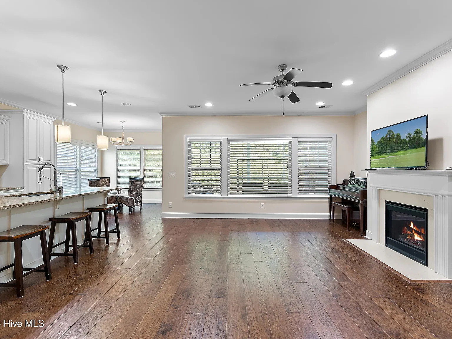3 bed, 3.0 bath, $3,400 — Photo 4