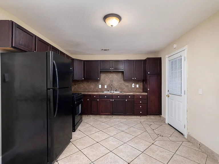 430 Demya Dr — Photo 6