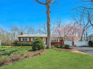 23 Flicker Dr, Middle Island, NY 11953