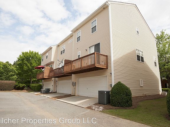 4th image of 204 Village Square Dr