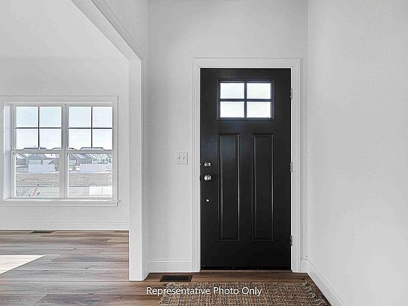 3rd image of 14 Walton Hill Cir