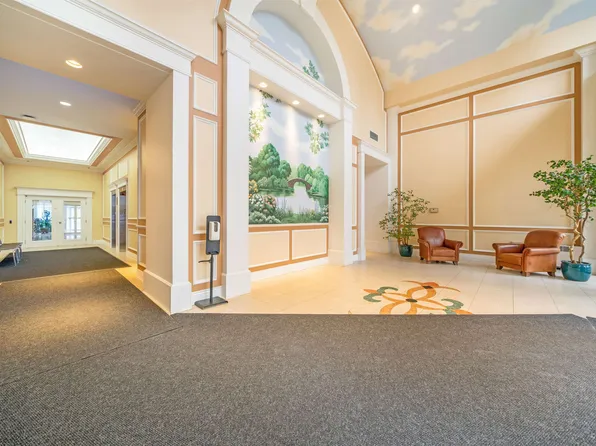 6838 Station Hill Dr #1707, Burnaby, BC V3N 5A4