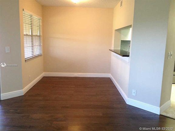 4th image of 701 SW 128th Ave #402F