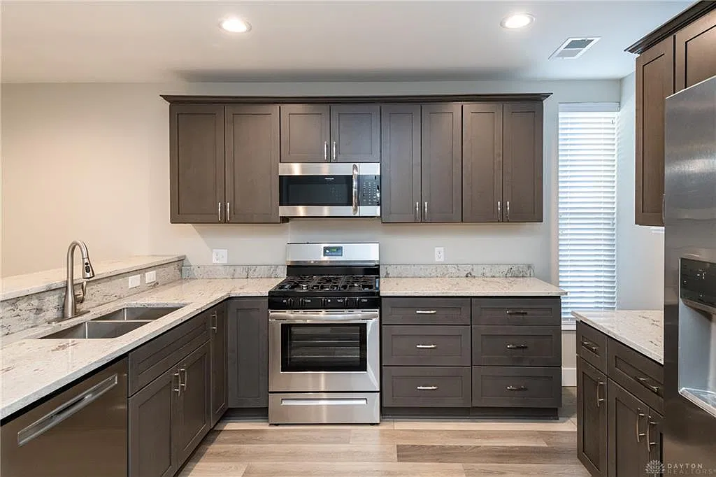 2 bed, 2.0 bath, 1100 sqft, $1,450 — Photo 2