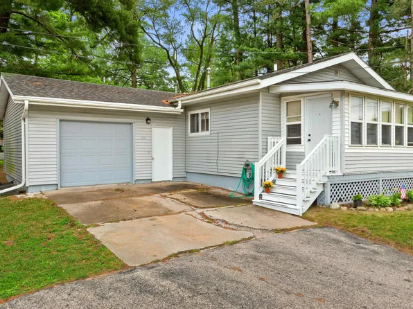 319 S Cambridge St, Wautoma, WI 54982