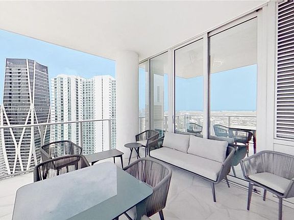 2nd image of 851 NE 1st Ave #4501