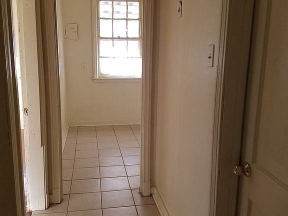 5th image of 3604 S Lloyd Cir