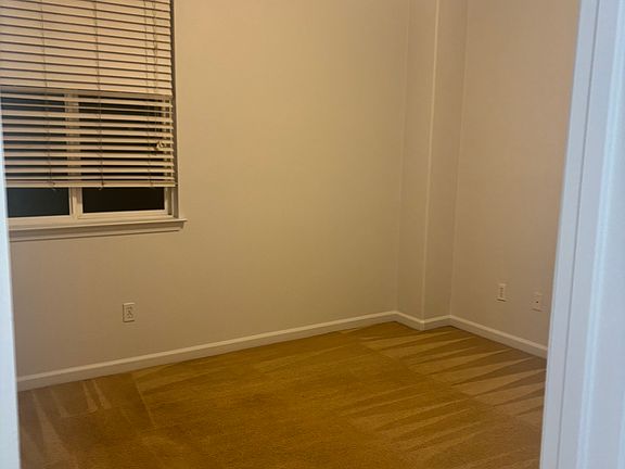 5th image of 654 Woodland Ter