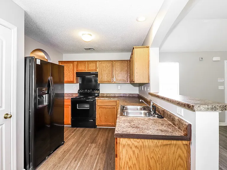 1481 Lawson Dr — Photo 6