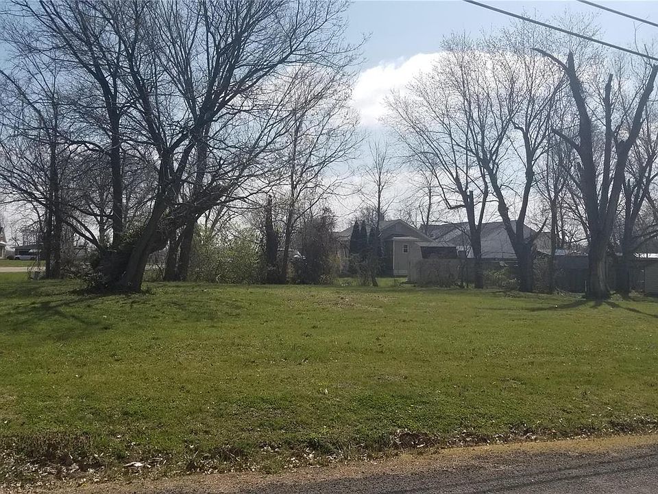 2nd image of 502 Maple Dr