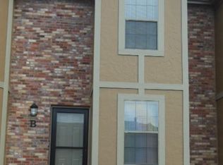 628 NE English Manor Dr APT B, Lees Summit, MO 64086