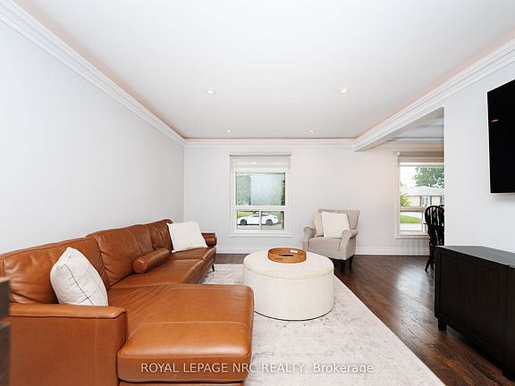 2nd image of 15 Nickel St