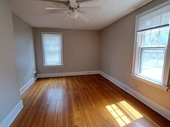 4th image of 4055 Paxton Ave