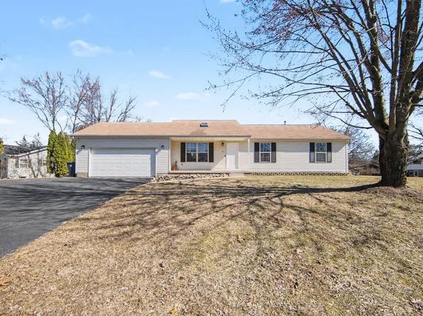 115 Sussex Pl, Brooklyn, MI 49230