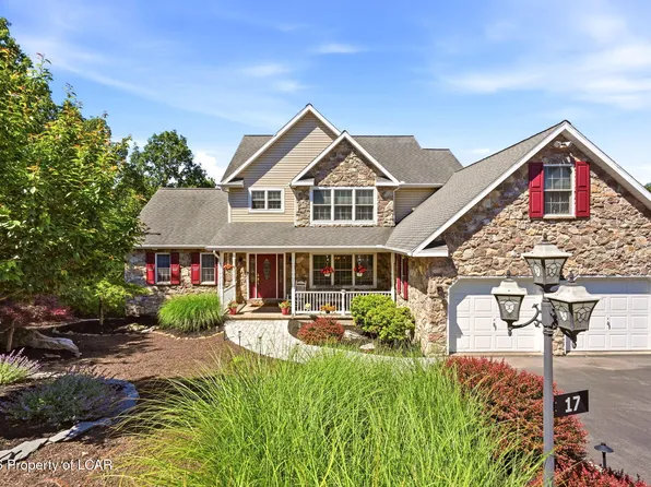 17 Mohican Ct, Hazleton, PA 18202