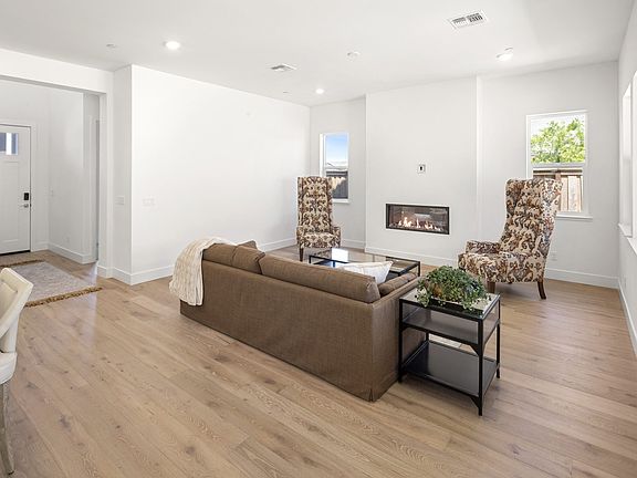 5th image of 3309 Foxmore Ln