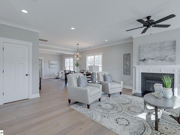 2nd image of 111 Lilia Hill Cir