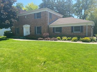 936 Holmes Ave, Deerfield, IL 60015