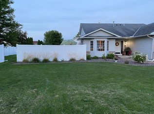 31011 Cedar Ridge Dr, Lindstrom, MN 55045