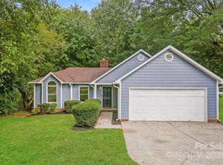 5710 Lambrook Ct, Charlotte, NC 28269