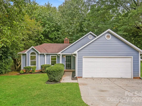 5710 Lambrook Ct, Charlotte, NC 28269