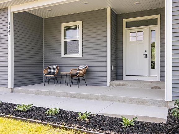 3rd image of 1546 Oban Way