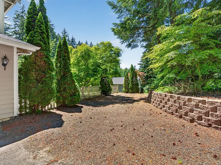 1574 SE Nylace Ln — Photo 3