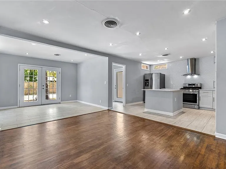 2105 Fortview Rd — Photo 10