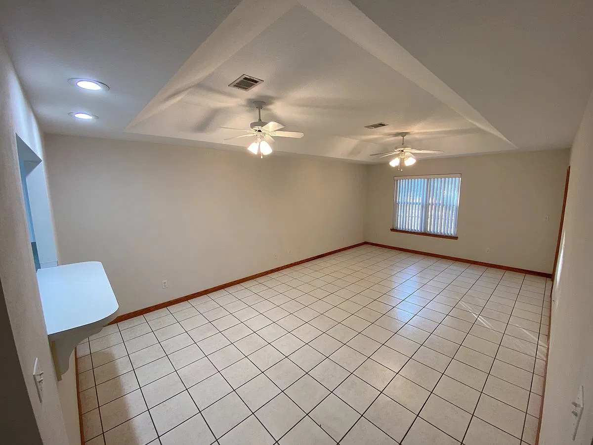 852 Radford Court — Photo 4