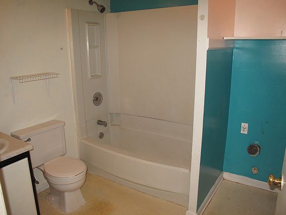 Restroom with Laundary