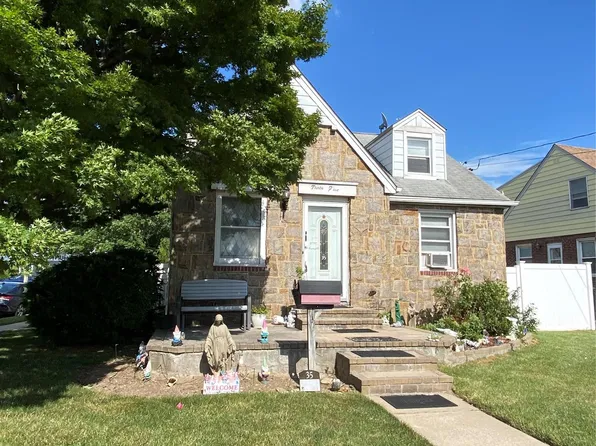 35 Nassau Boulevard, West Hempstead, NY 11552