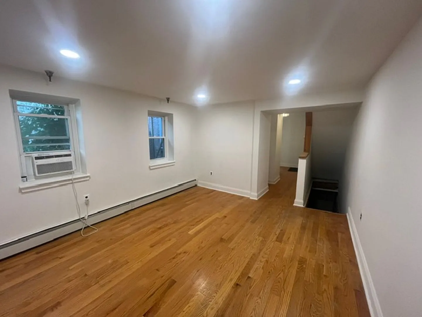 2 Bed Condo in Graduate Hospital — Photo 3