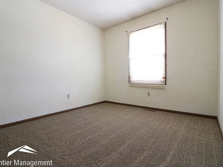 2528 Candlecrest Cir — Photo 9