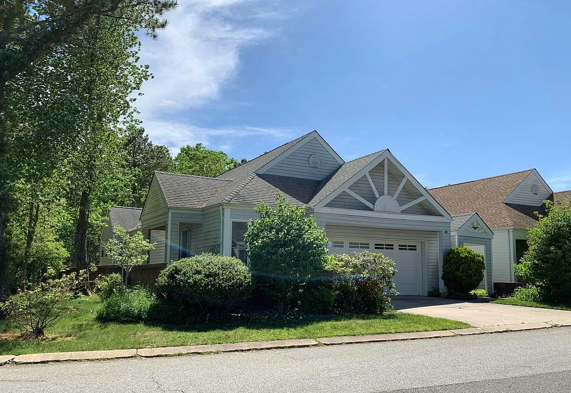 80 Deerfield Dr photo 1