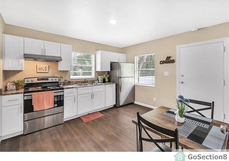 1st image of 843 Continental Dr