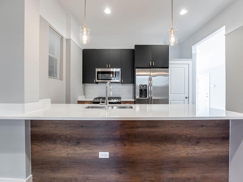 1st image of 1836 W Augusta Blvd APT 1