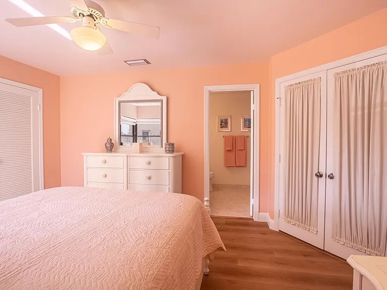 533 Prestwick Cir — Photo 16