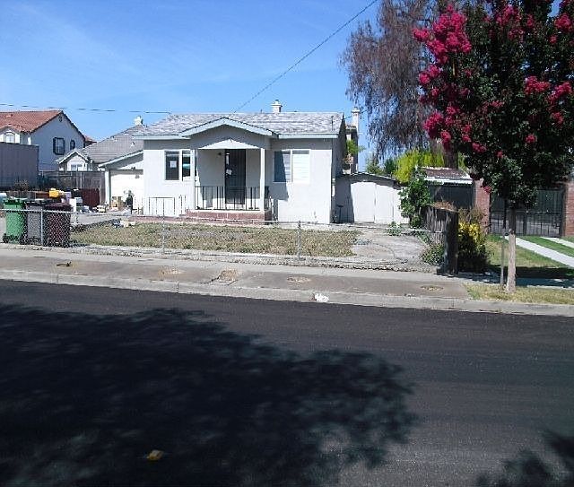 2nd image of 8051 Wells Ave