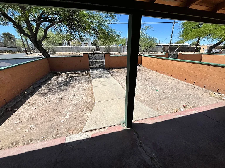 115 E Alturas St — Photo 17
