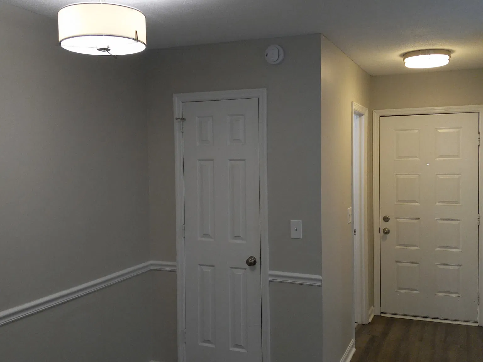 2 bed, 1.5 bath, 1150 sqft, $1,300 — Photo 2