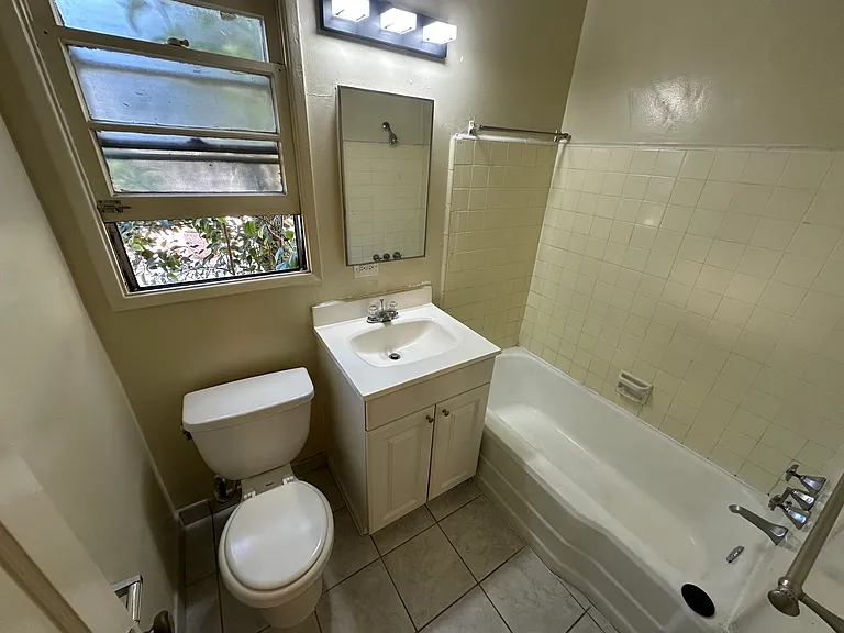 Silverlake Garden Apartments — Photo 59